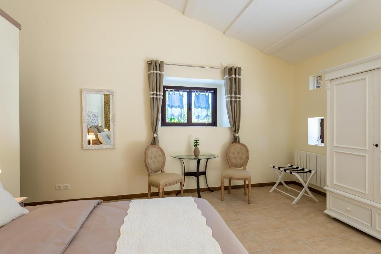Maison D'Hotes Les Caroubiers Montségur-sur-Lauzon Esterno foto